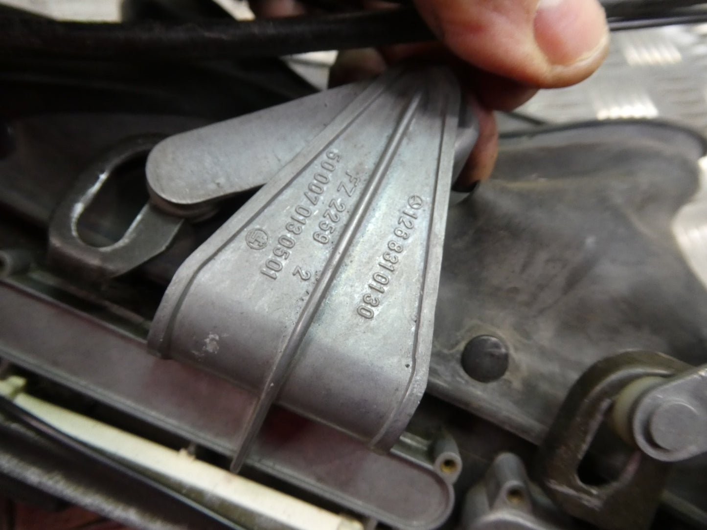 Mercedes-Benz W126 C126 Lüftungs Luft Dusche Düse Mitte Gitter Klima Regler