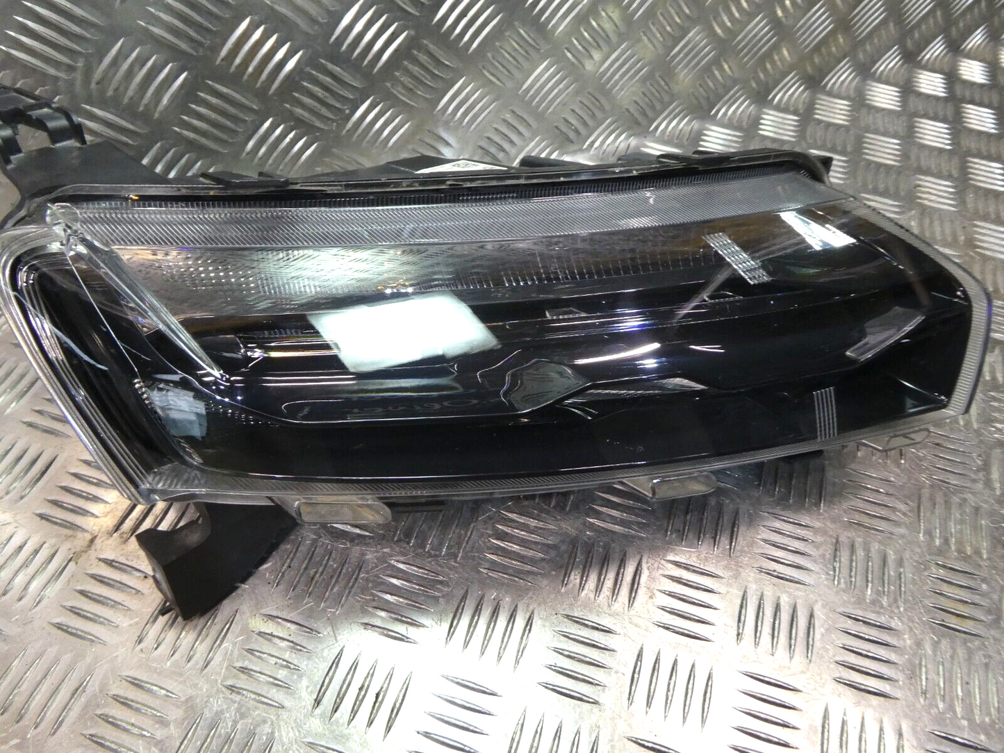 Dacia Spring 2022 LED Tagfahrlicht Vorne Rechts Frontscheinwerfer ORIGINAL gebraucht - 266008993R