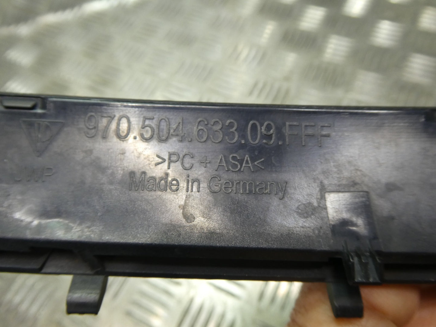 Porsche Panamera 970 Blende für Kotflügel, Lufteinlass Links Vorne ORIGINAL gebraucht - 97050463309