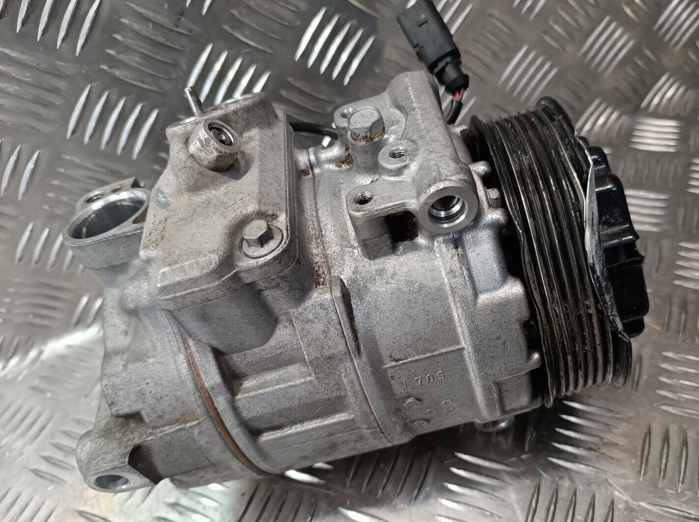 Porsche Cayenne S 92A 7P5820803B 447150-2402 Denso 7SEU17C ORIGINAL gebraucht - Klimakompressor