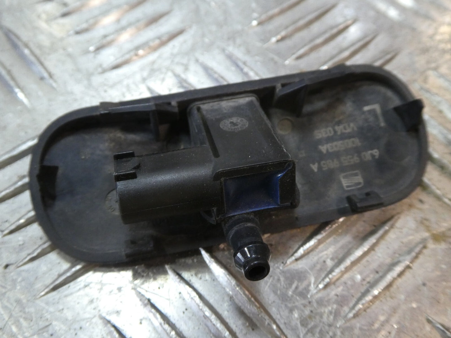 Porsche Cayenne 92A Waschdüse für beheizbar Links 6J0955985A ORIGINAL gebraucht - Windschutzscheibe