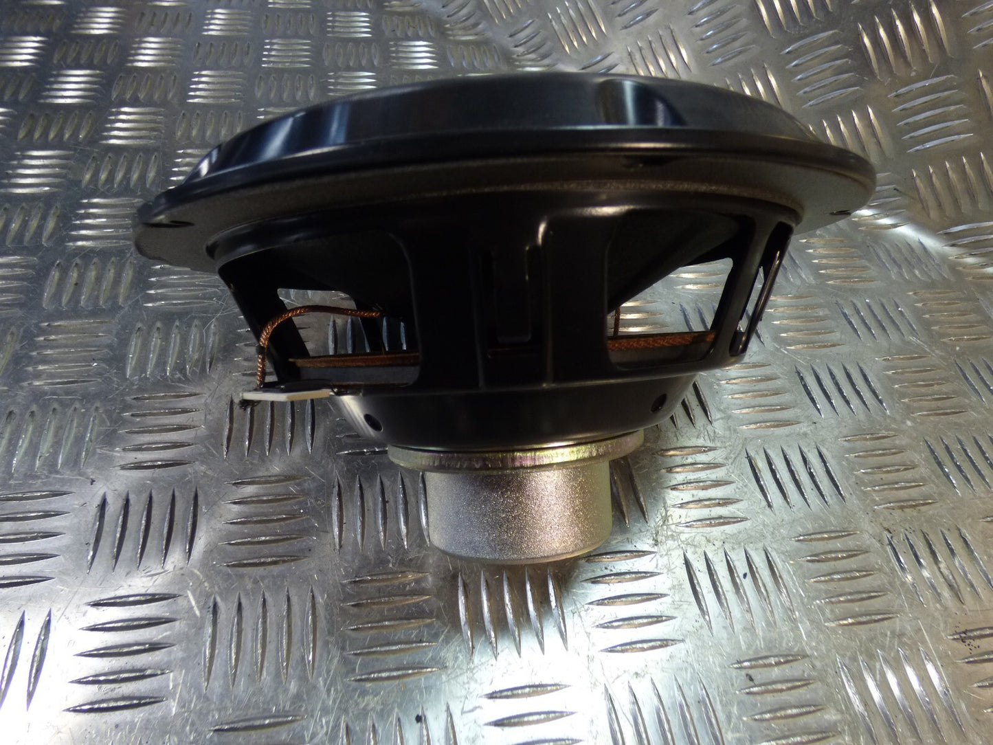 Porsche Cayenne 92A BOSE Subwoofer Bass Lautsprecher 7P5035481D ORIGINAL gebraucht - - 95864501000