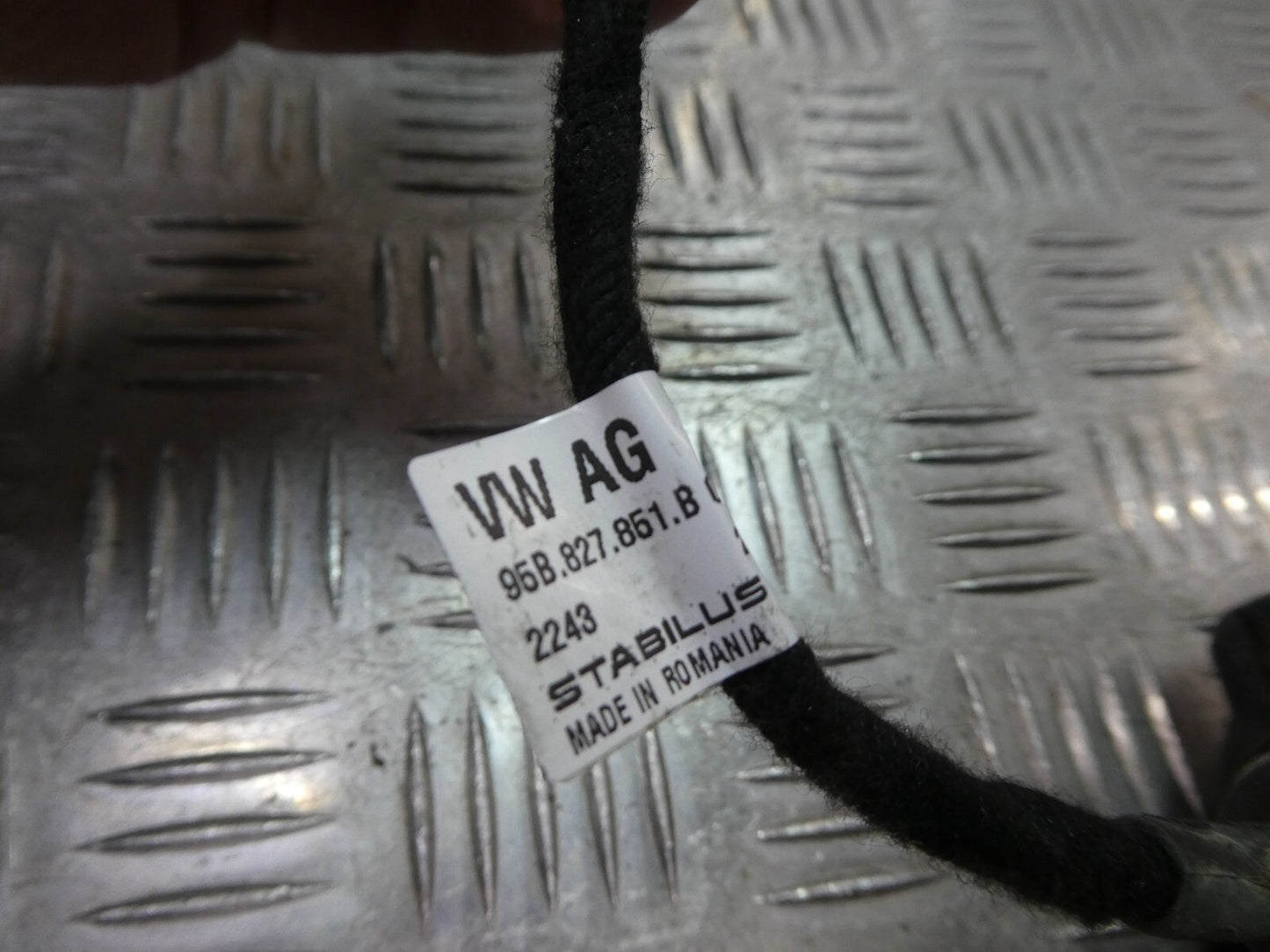 Orig. Porsche Macan 95B Heckklappe Gasdruckfeder Dämpfer 95B827851B ORIGINAL gebraucht - Elekrische