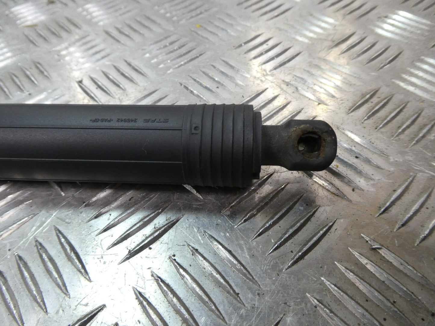 Orig. Porsche Macan 95B Heckklappe Gasdruckfeder Dämpfer 95B827851B ORIGINAL gebraucht - Elekrische