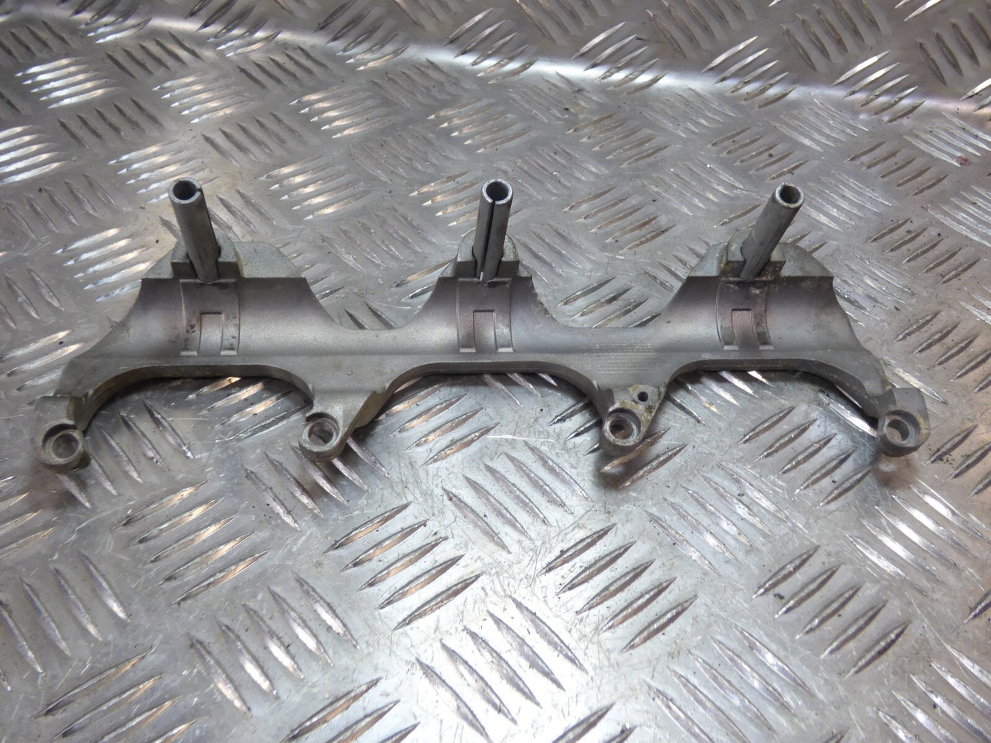 Porsche Cayenne 3.0 Hybrid 92A Halter Rechts 06E133340C ORIGINAL gebraucht - Einspritzleiste