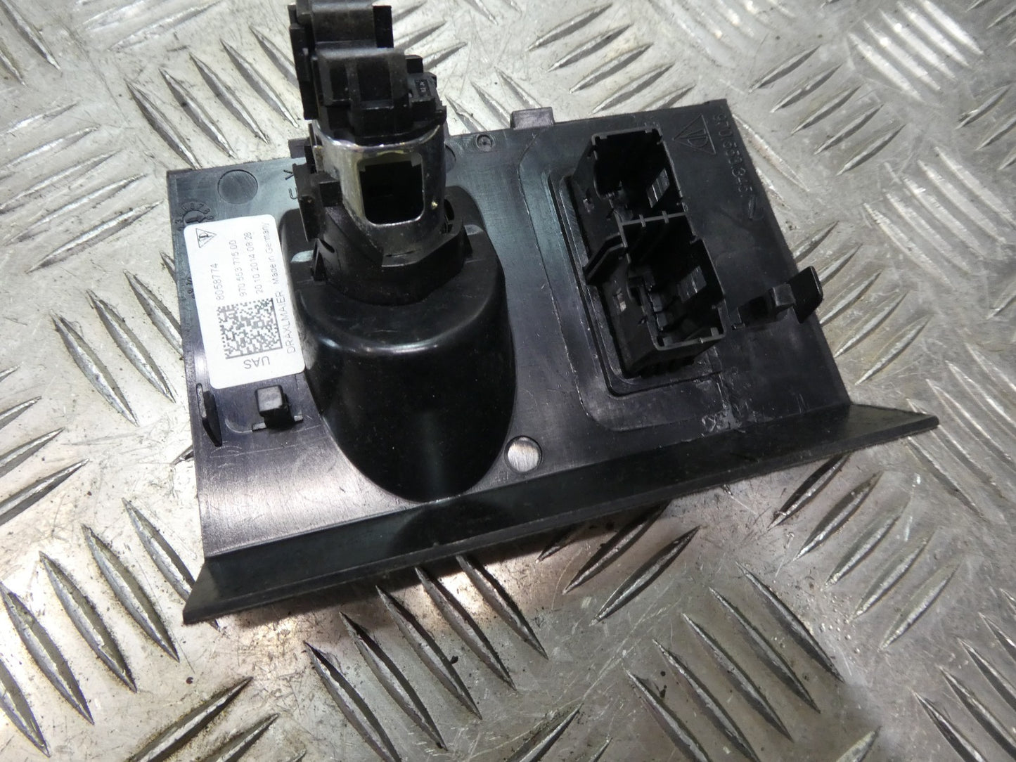 Porsche Panamera 970 Mittelkonsole Verkleidung mit 12V Steckdose ORIGINAL gebraucht - 97055377500