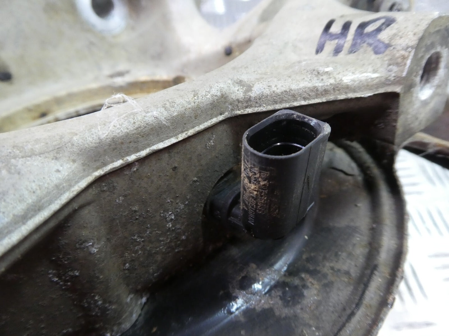 Porsche Cayenne 92A hinten rechts 7P0609404D 7P0505436A ORIGINAL gebraucht - Achsschenkel