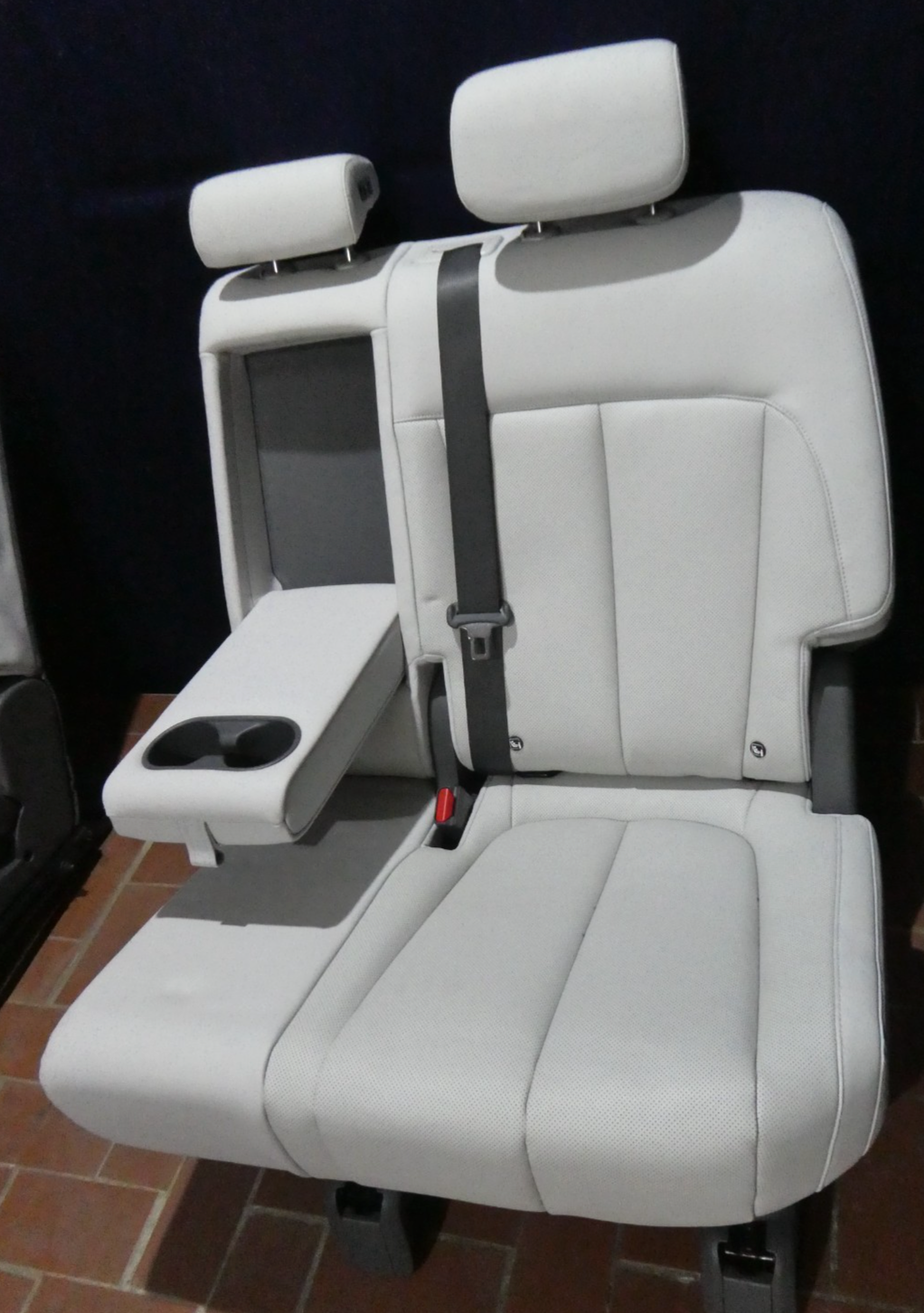 HYUNDAI IONIQ 5 Leder Sitze Hinten Links Weiß Ausstattung wie NEU ORIGINAL gebraucht - reichhaltigste