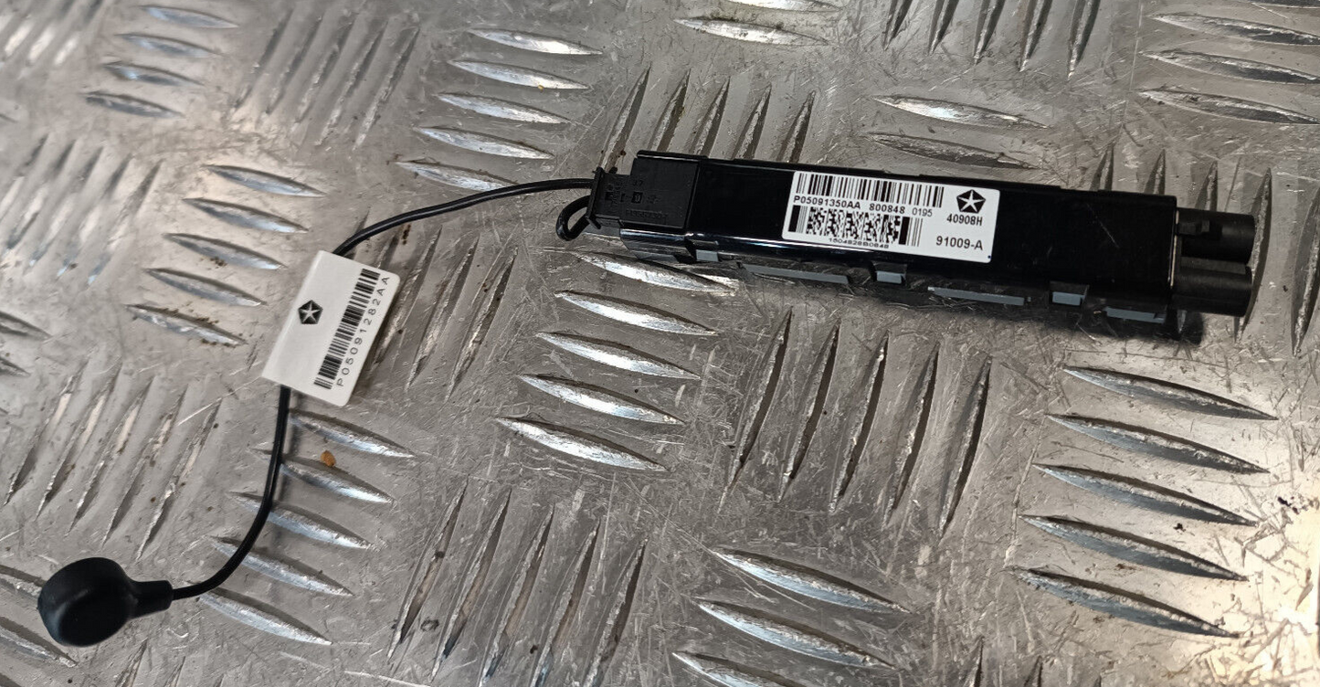 Jeep Grand Cherokee WK2 Radio Antenne Module ORIGINAL gebraucht - P05091350AA