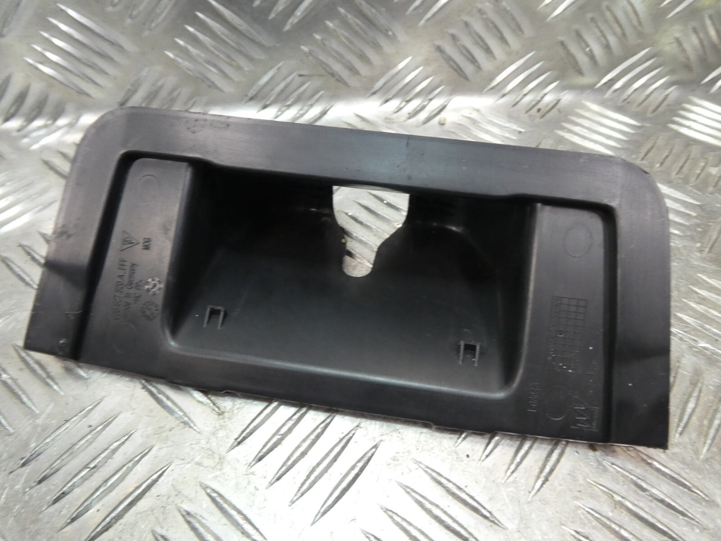 Porsche Macan 95B verkleidung abdeckung schwarz 95B827520A ORIGINAL gebraucht - Kofferraumschloss