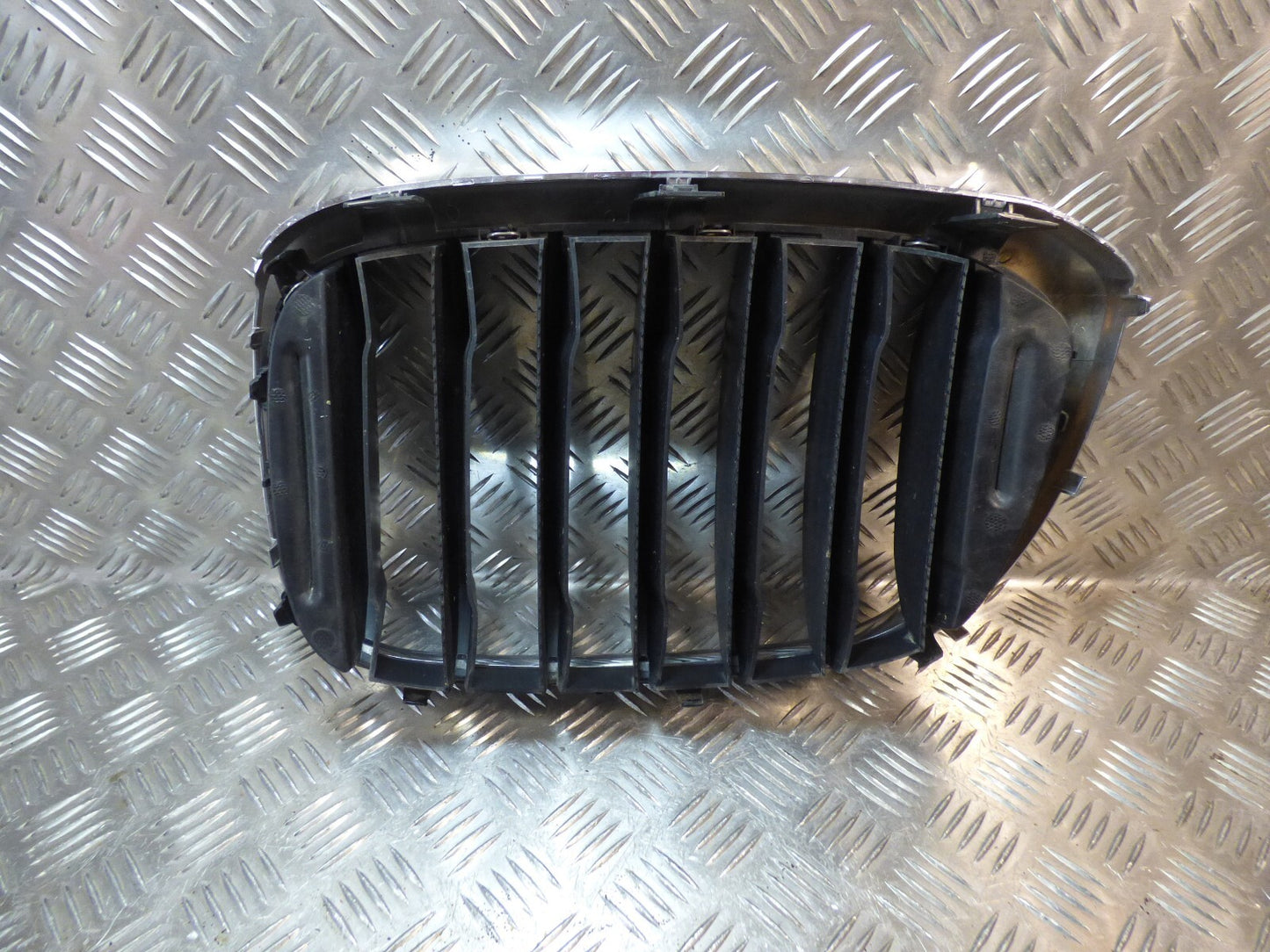 Original BMW X3 +X4 G01 + G02 F98 Grill vorne rechts gebraucht - 7464922