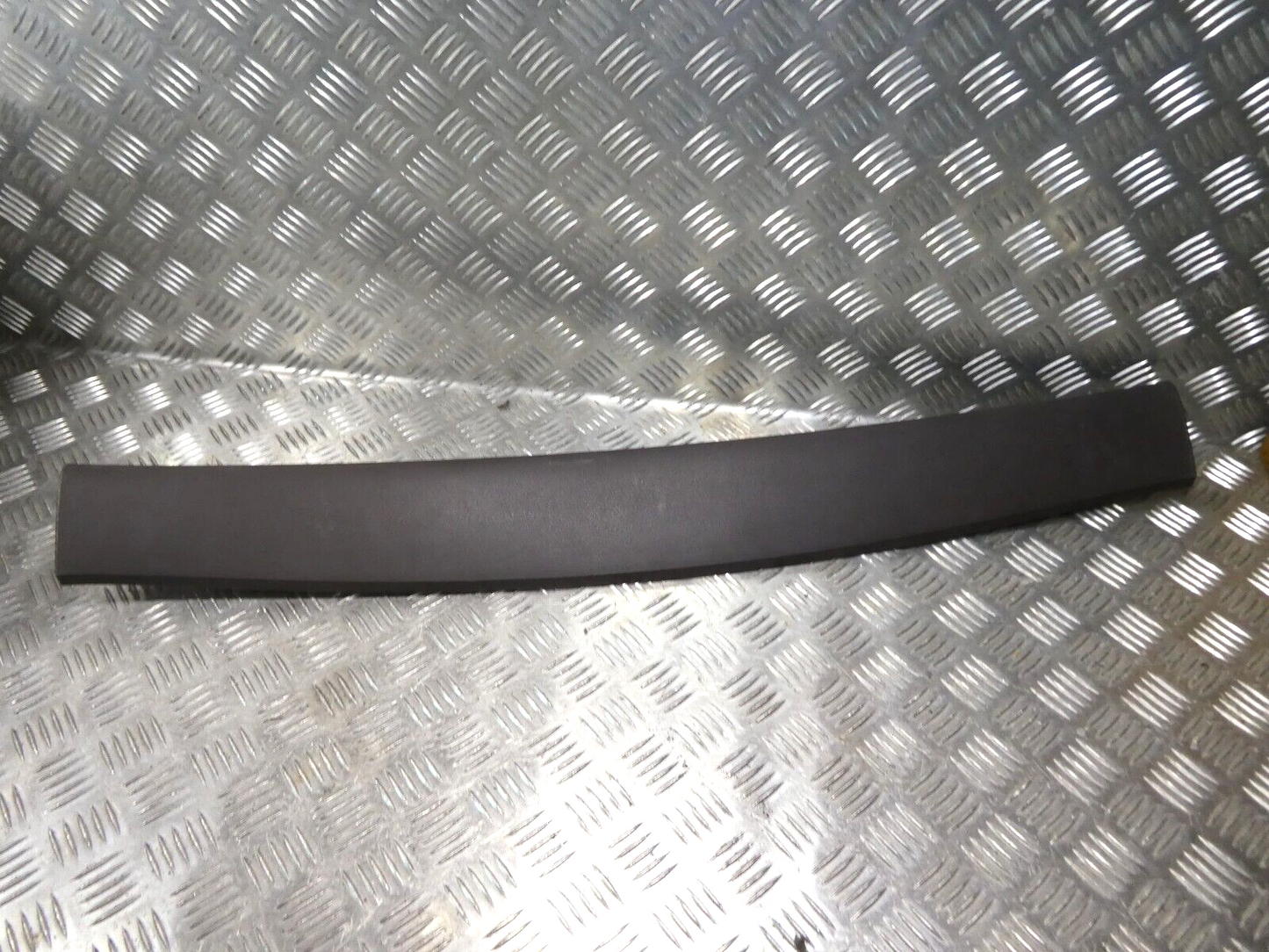 Porsche Cayenne 92A Fensterrahmen mitte innen 7P5867603 espresso ORIGINAL gebraucht - Heckklappe