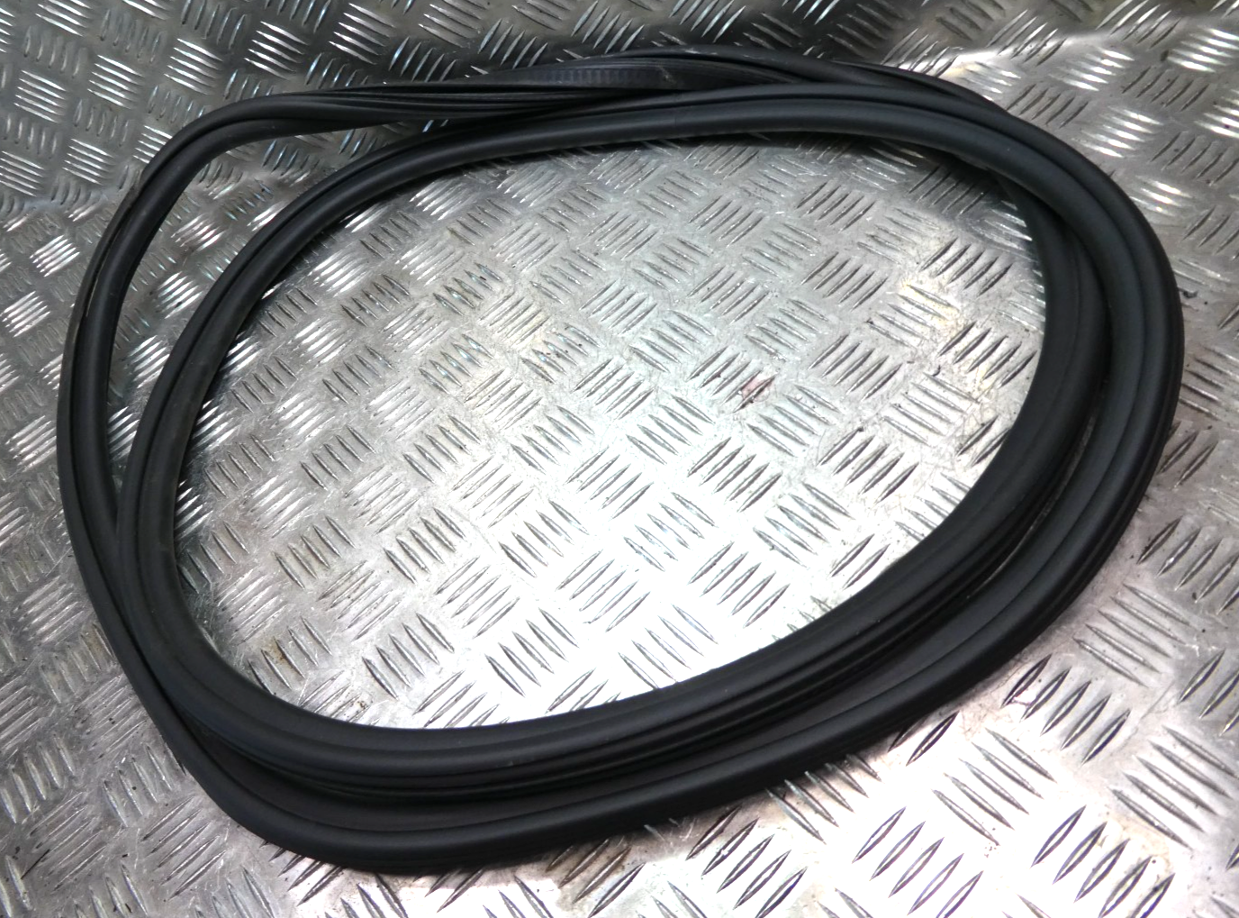 PORSCHE MACAN 2014-18 Türdichtung Vorne Links 95B831721B ORIGINAL gebraucht - Gummidichtung