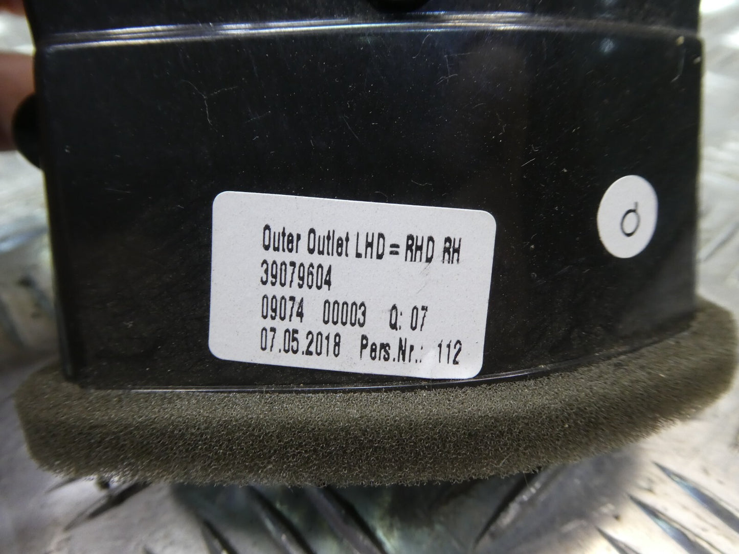 OPEL ASTRA K Luftdüse Luftströmer mitten Rechts GM schwarz ORIGINAL gebraucht - 39079604