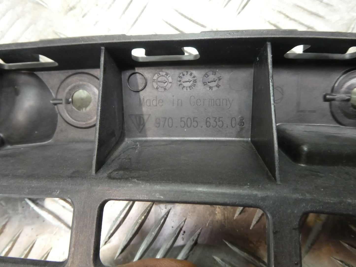 Porsche Panamera 3.0 E-Hybrid Stoßstangenhalter hinten links ORIGINAL gebraucht - 97050563503