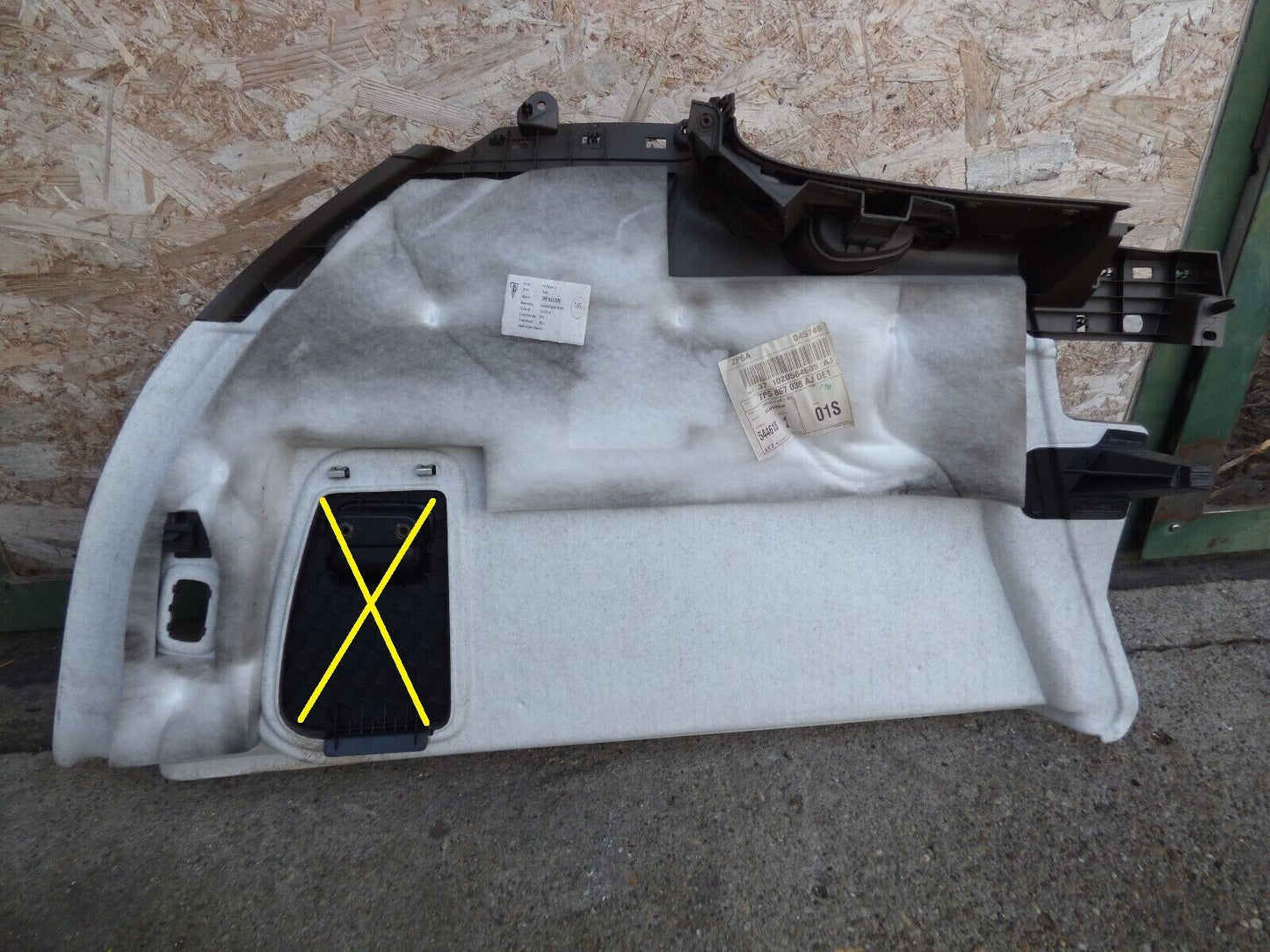 Porsche Cayenne 92A hinten rechts Kofferraum 7P5867038AJ Braun ORIGINAL gebraucht - Seitenverkleidung