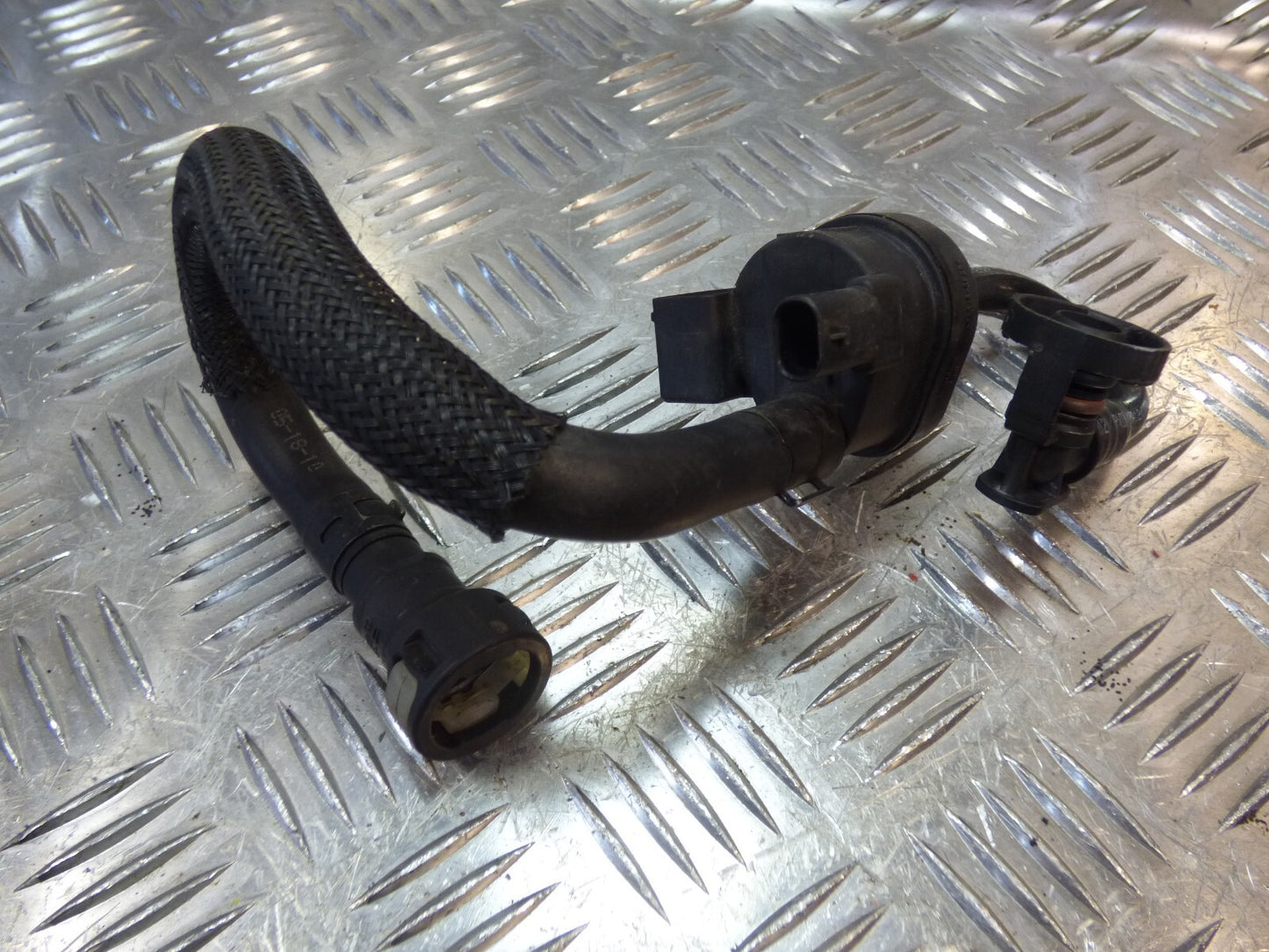 Porsche Cayenne 92A Entlüftungsleistung Ventil 06E906517B ORIGINAL gebraucht - Auslassventil