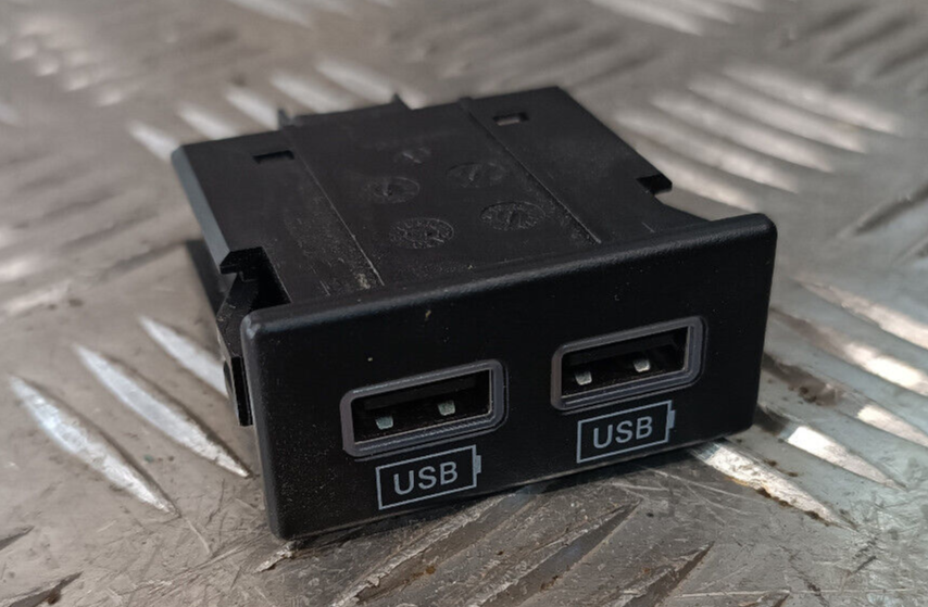 Jeep Grand Cherokee WK2 Steuergerät AUX USB SD Gerat Einheit Hinten ORIGINAL gebraucht - 68145567AA