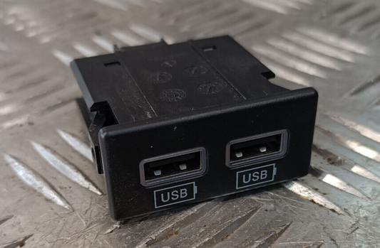 Jeep Grand Cherokee WK2 Steuergerät AUX USB SD Gerat Einheit Hinten ORIGINAL gebraucht - 68145567AA