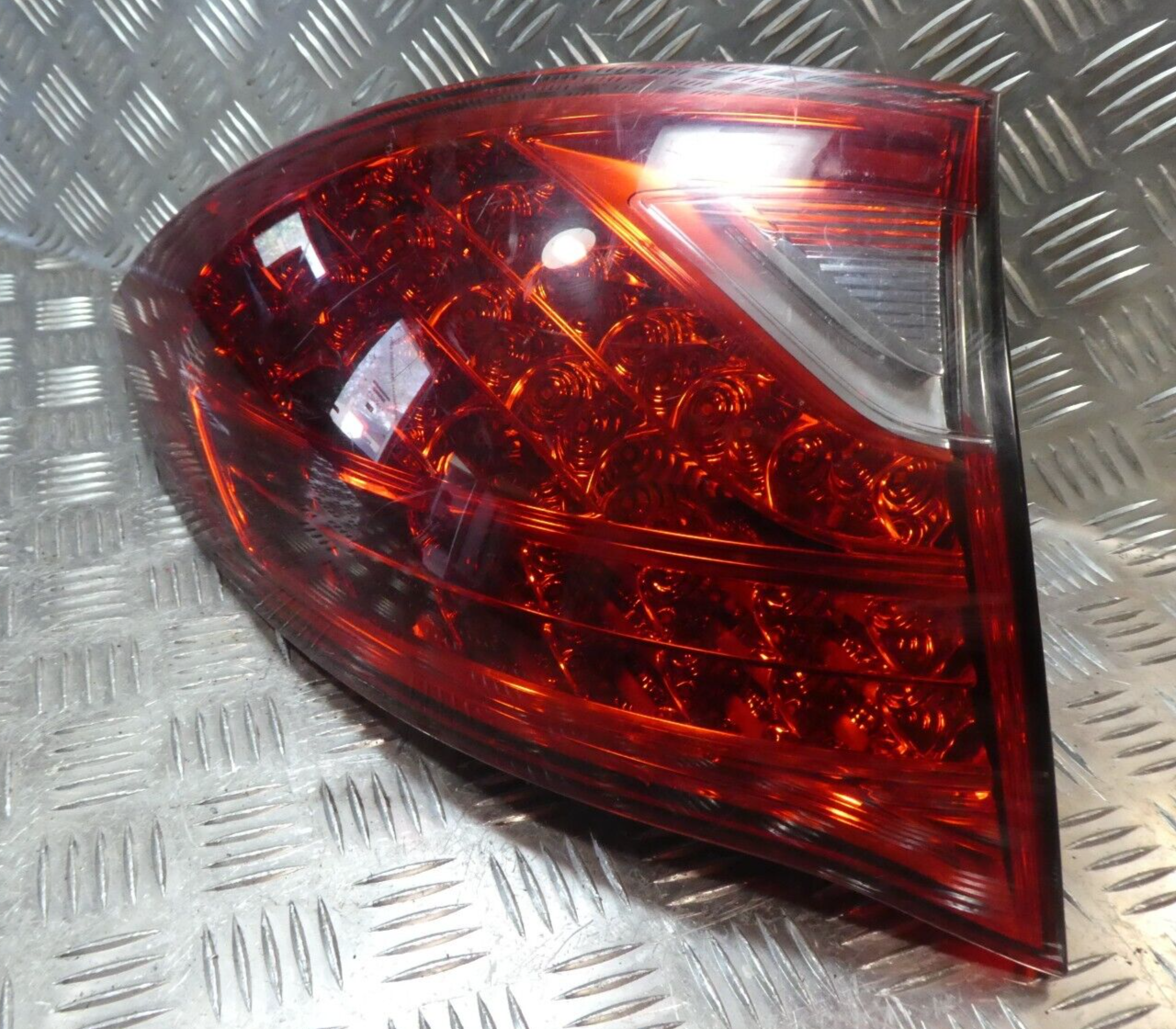 Porsche Cayenne 92A Hinten links außen Rückleuchte LED 7P5945095G ORIGINAL gebraucht - Heckleuchte