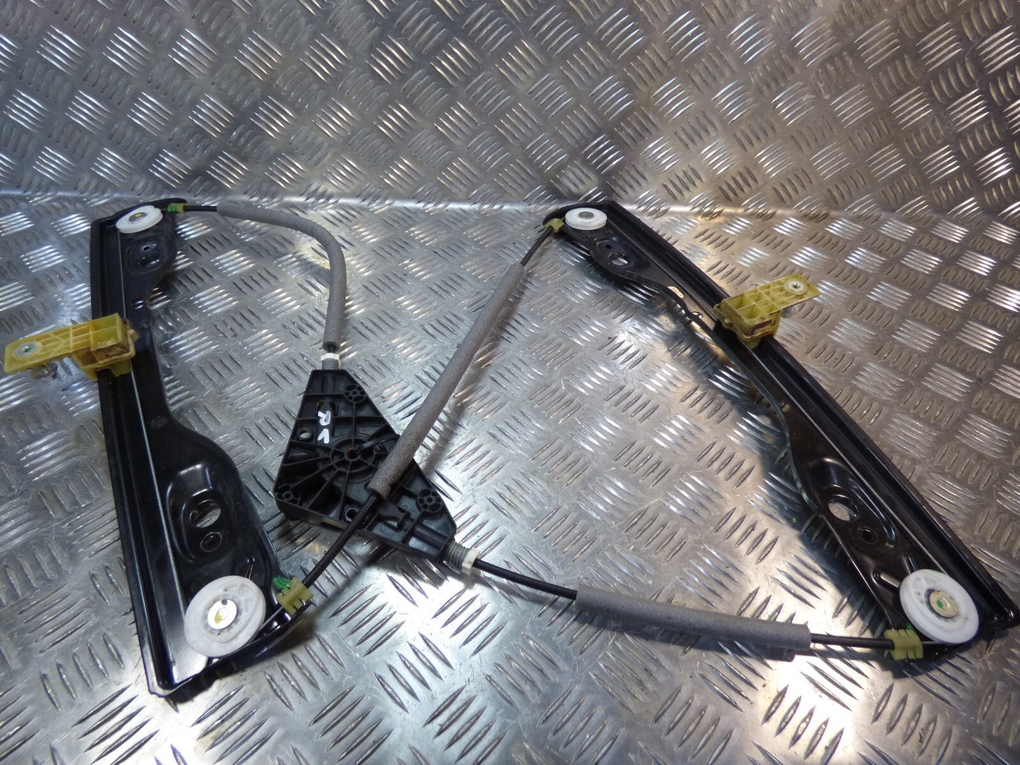 Jeep Cherokee KL Fensterheber mechanizmus vorne rechts -101 ORIGINAL gebraucht - C46839