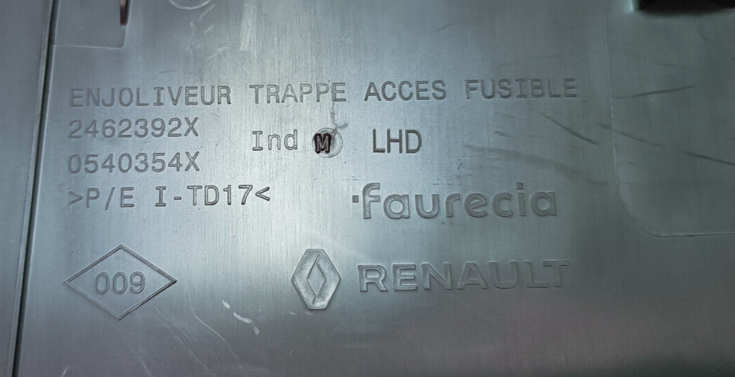 Renault Zoe 2022 Blende Pannel Deckel Elektrik Abdeckung 0540354X LHD ORIGINAL gebraucht - 2462392X