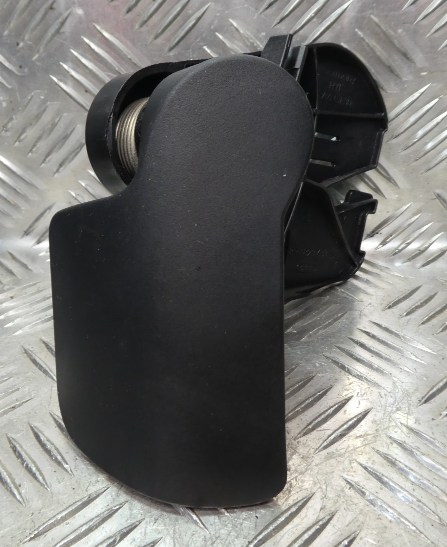Porsche Macan 95B Entriegelungsgriff 8R1823633 ORIGINAL gebraucht - Motorhaube