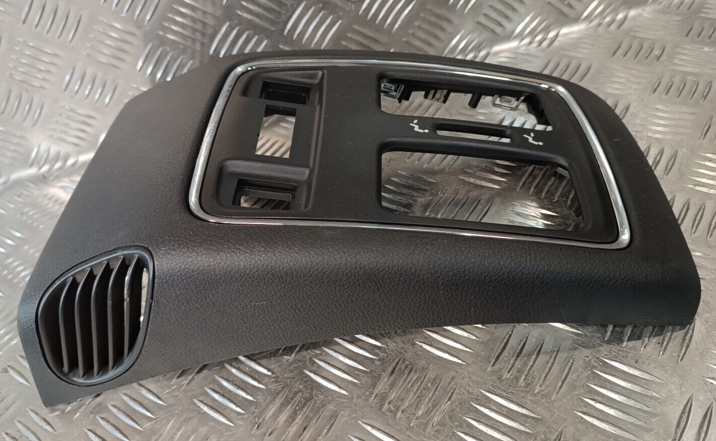 Jeep Grand Cherokee WK2 Blende Mittelkonsole Verkleidung ORIGINAL gebraucht - C01691009BL