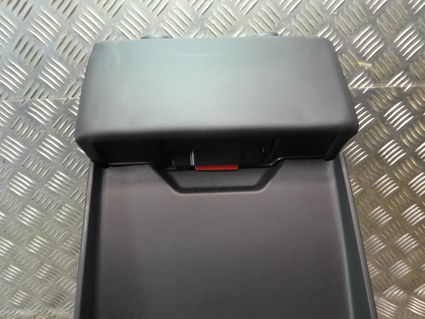 Porsche Macan 95B Schwarz Leder Stütze Sitze hinten mitte NEUWERTIG ORIGINAL gebraucht - Sitzlehne