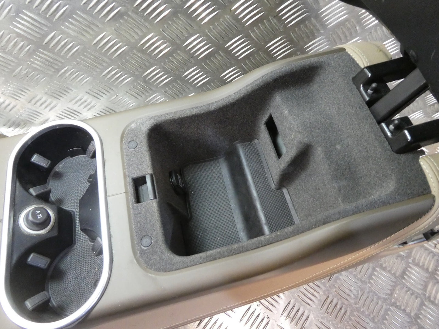 Porsche Cayenne 92A komplette Farbe: Tartufo ORIGINAL gebraucht - Armlehne