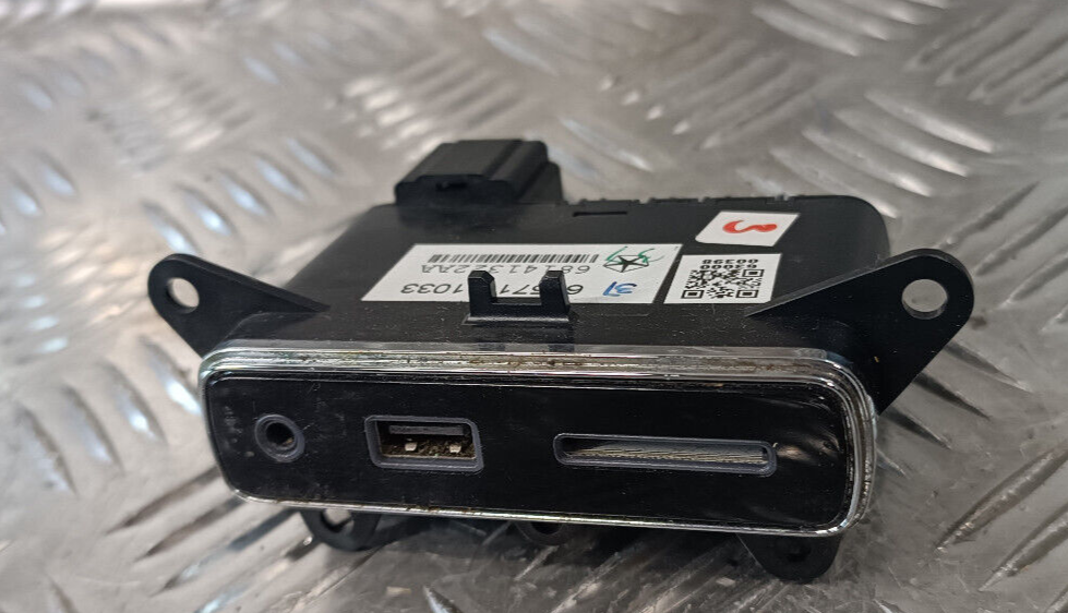 Jeep Grand Cherokee WK2 Steuergerät AUX USB SD Gerat Einheit ORIGINAL gebraucht - P68258696AA