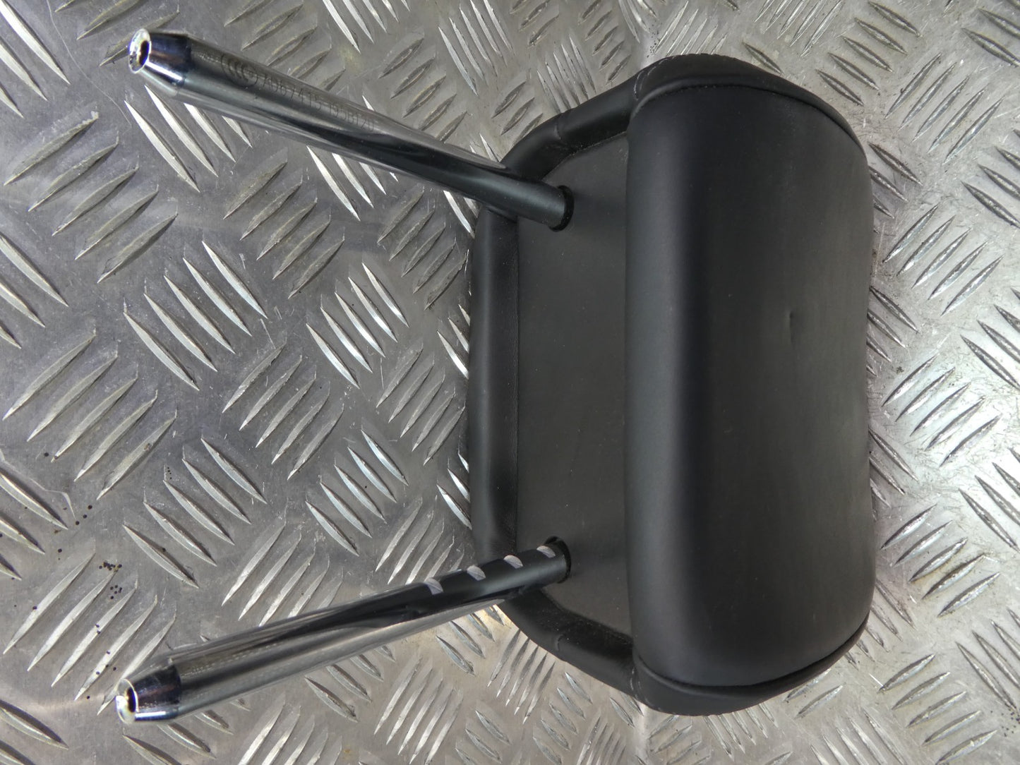 Porsche Macan 95B Schwarz Leder Kopfstütze hinten rechts o. links . ORIGINAL gebraucht - NEUWERTIG