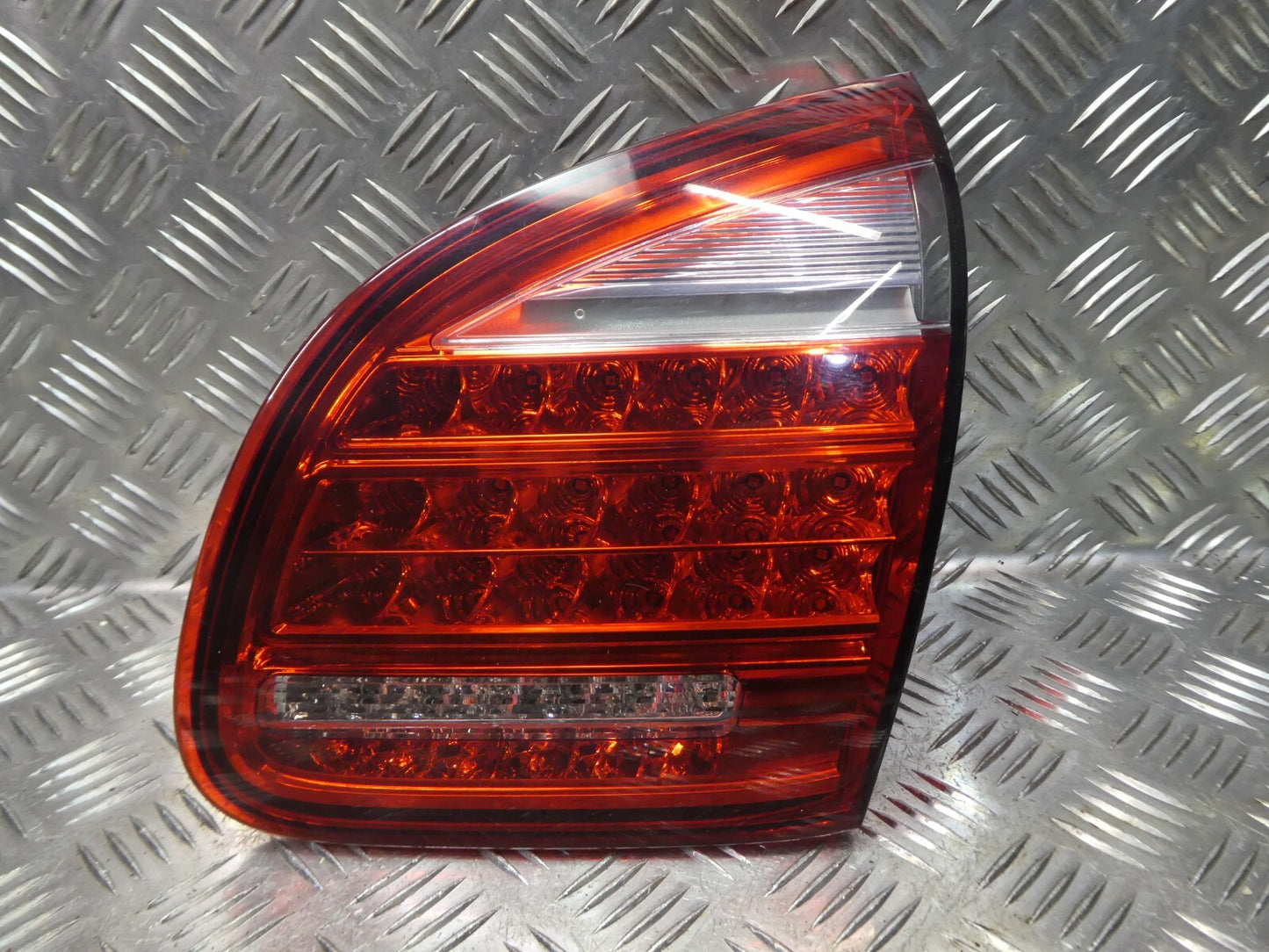 Porsche Cayenne 92A Orig USA LED Rückleuchte innen rechts 7P5945094N ORIGINAL gebraucht - Heckleuchte