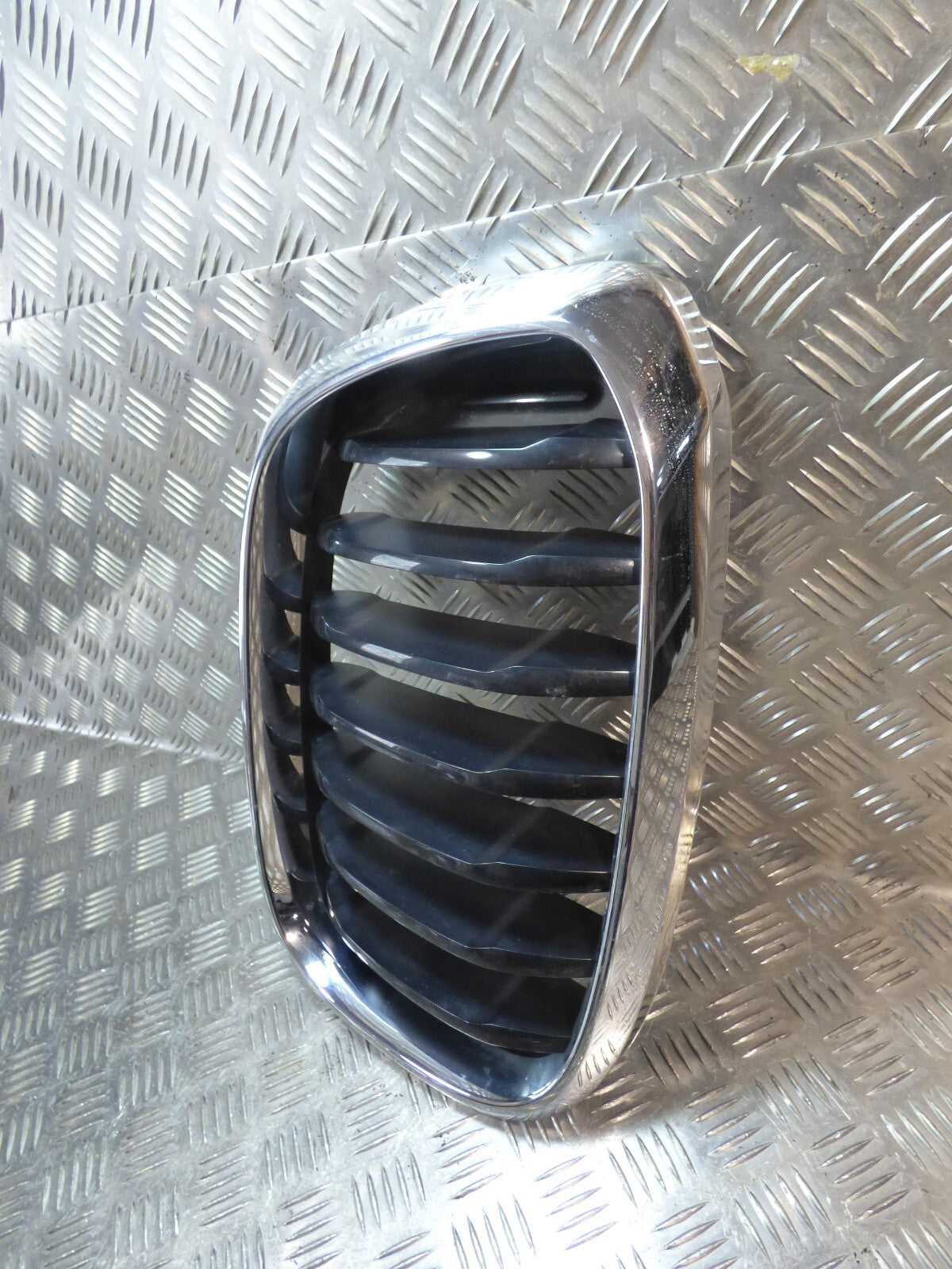 Original BMW X3 +X4 G01 + G02 F98 Grill vorne rechts gebraucht - 7464922