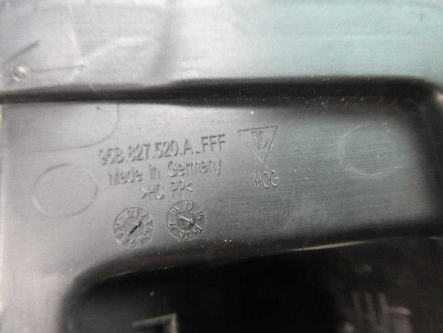 Porsche Macan 95B verkleidung abdeckung schwarz 95B827520A ORIGINAL gebraucht - Kofferraumschloss