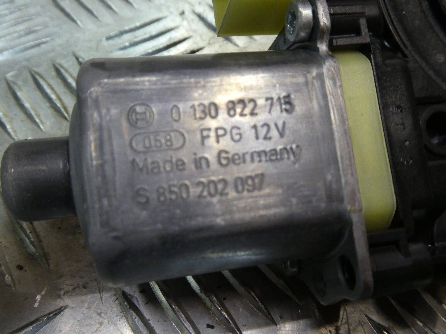 Porsche Macan 95B hinten Links 5Q0959801A ORIGINAL gebraucht - Fensterhebermotor