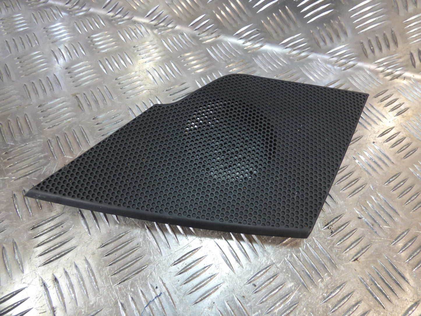 Jeep KL 2015 Armaturtenbrett Lautsprecher Abdeckung Links 1YQ70TRMAE ORIGINAL gebraucht - Cherokee