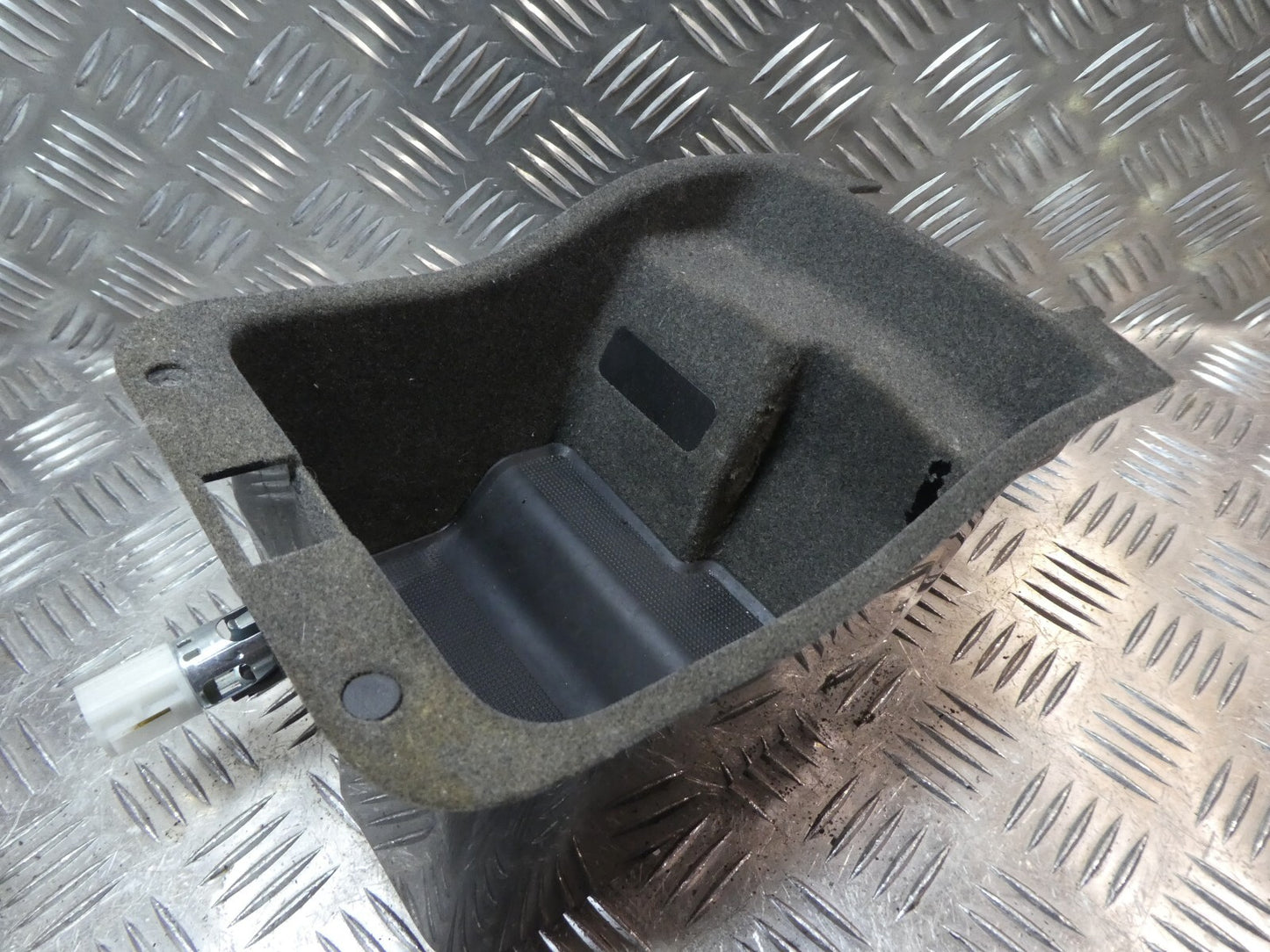 Porsche Cayenne 92A Einsatz Ablage Ablagekasten ORIGINAL gebraucht - 7P5857232A ORIGINAL gebraucht - - Mittelarmlehne