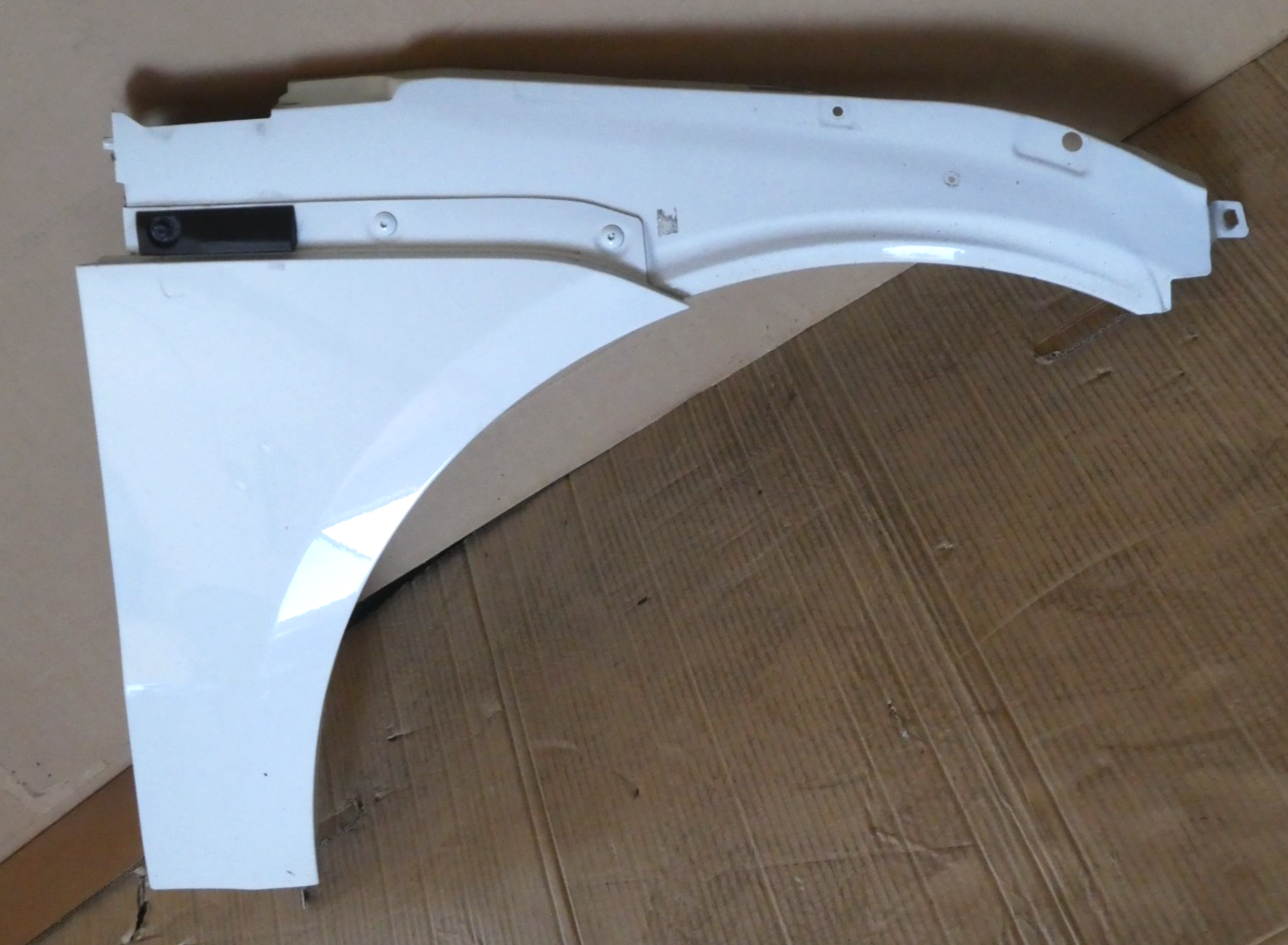 Porsche Macan 95B 2015 Kotflügel vorne rechts zweite Weiß ohne delle ORIGINAL gebraucht - 95B821106B
