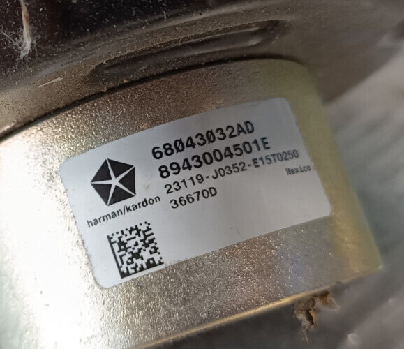 Jeep Grand Cherokee WK2 Lautsprecher Vorne links 8943004501E ORIGINAL gebraucht - 68043032AD