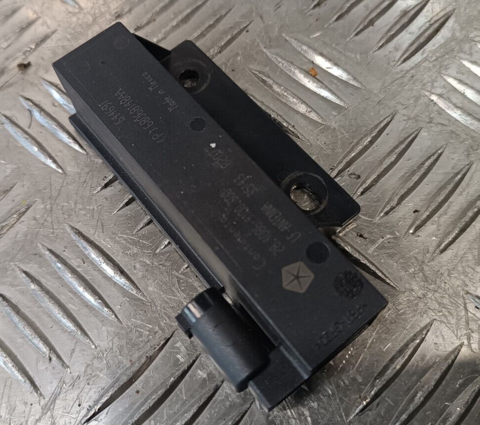 Jeep Grand Cherokee WK2 Radio Antenne Module ORIGINAL gebraucht - - 68068148AA