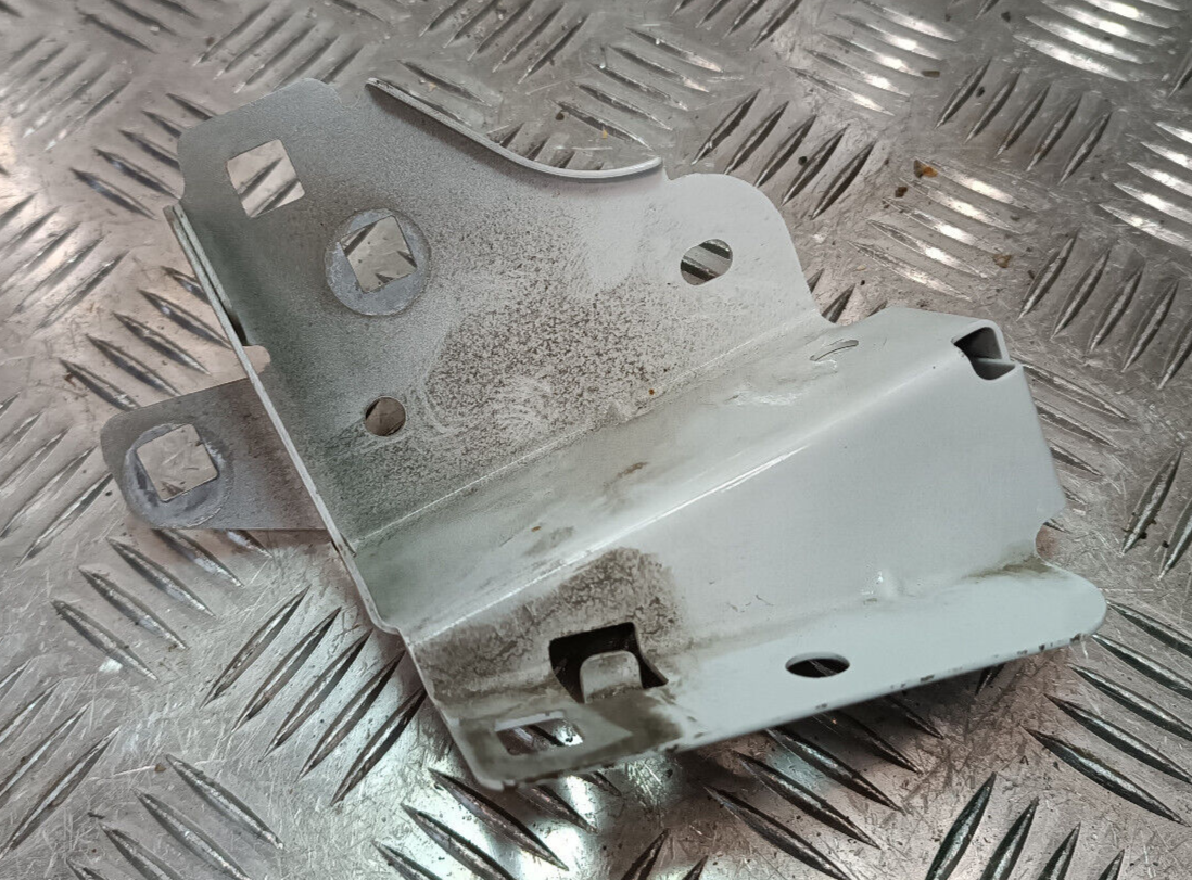 Renault Zoe 2022 Original Kotflügel Halter Vorne gebraucht - 620435786R