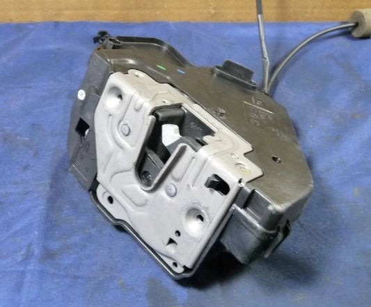 Mercedes E280 W211 Türschloss hinten rechts 2117300635 – Produktansicht 1